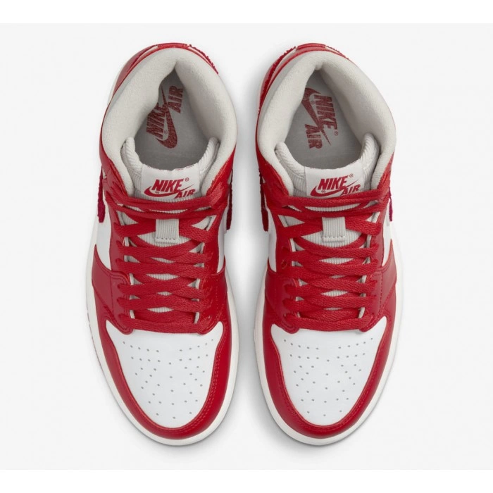 Купить Кроссовки Nike Air Jordan 1 High OG Varsity Red DJ4891-061  US 8/ СМ 25/ EUR 39 в магазине stiltv.ru по низкой цене, фото номер 1