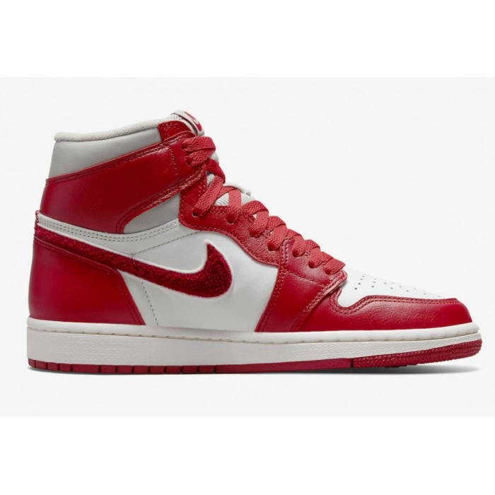 Купить Кроссовки Nike Air Jordan 1 High OG Varsity Red DJ4891-061  US 8/ СМ 25/ EUR 39 в магазине stiltv.ru по низкой цене, фото номер 2