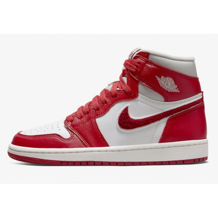Купить Кроссовки Nike Air Jordan 1 High OG Varsity Red DJ4891-061  US 8/ СМ 25/ EUR 39 в магазине stiltv.ru по низкой цене, фото номер 3